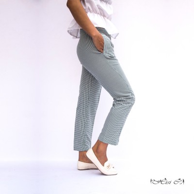 Check simple stylish straight pant 